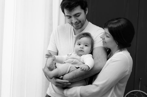 séance photo à grenoble famille et nouveau-né