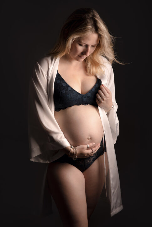 Photographe de grossesse en studio à Grenoble