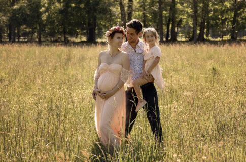 Séance photo de grossesse en famille à Grenoble